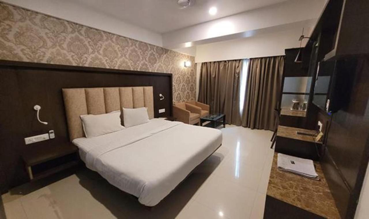 Fabhotel Prime Sapphire Regency Вадодара Экстерьер фото